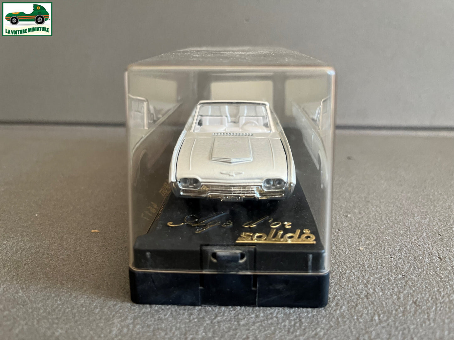 Voiture Miniature Ford Thunderbird G-Sport 4517 Solido au 1/43