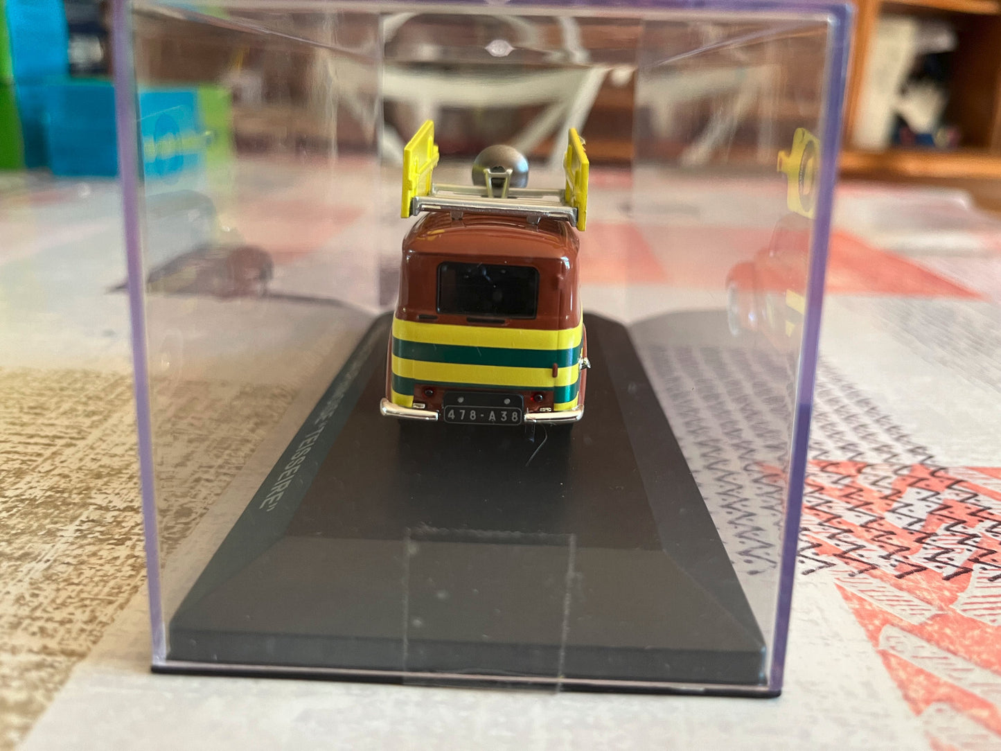 Voiture miniature Renault Dauphinoise Teisseire au 1/43