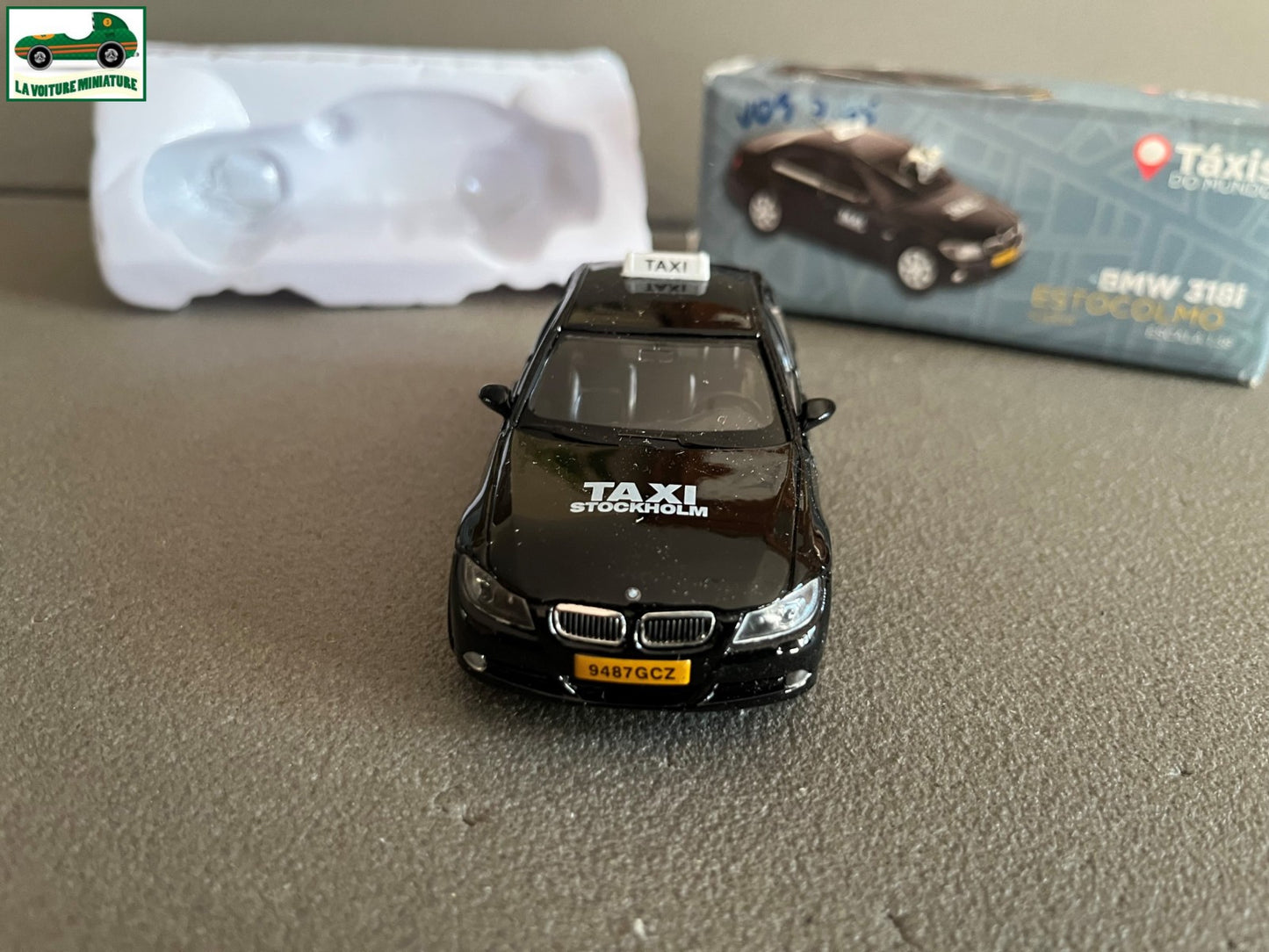 Voiture Miniature BMW 318i Stockholm Taxi du Monde Welly au 1/38