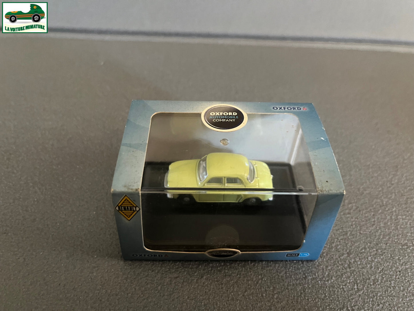 Voiture miniature Renault Dauphine Oxford 1/76