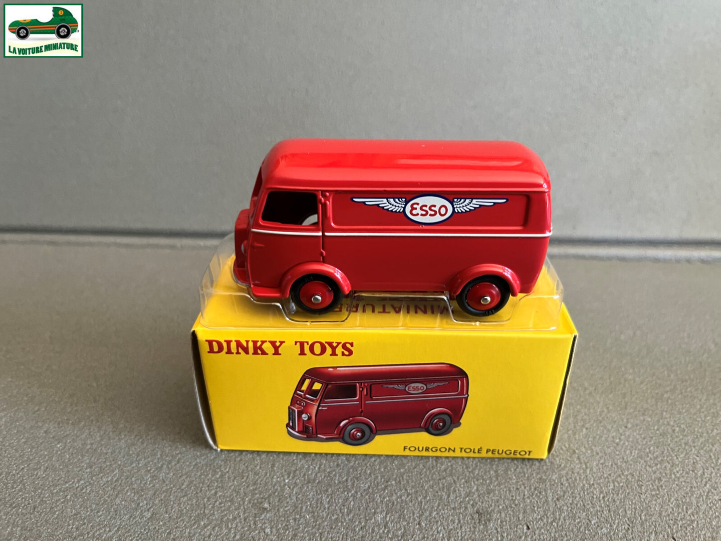 Voiture miniature Fourgon Tolé Peugeot Esso 25 BR Deagostini Dinky Toys 1/43