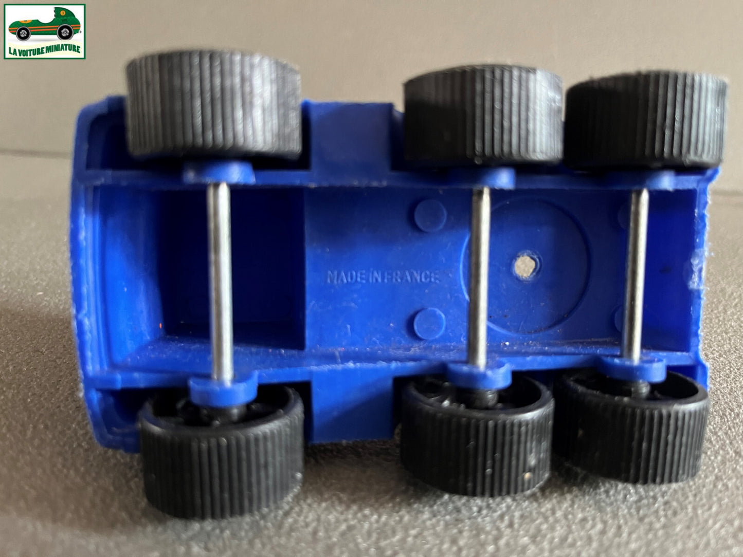 Voiture Miniature Ancien Camion Mercedes Plastique Gomme Made in France au 1/43