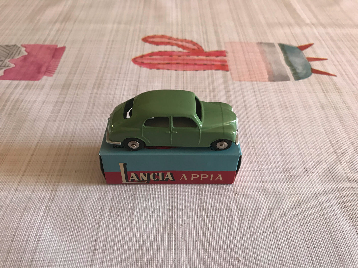 Voiture miniature Lancia Appia Mercury Hachette 1/48 1/43 Dinky
