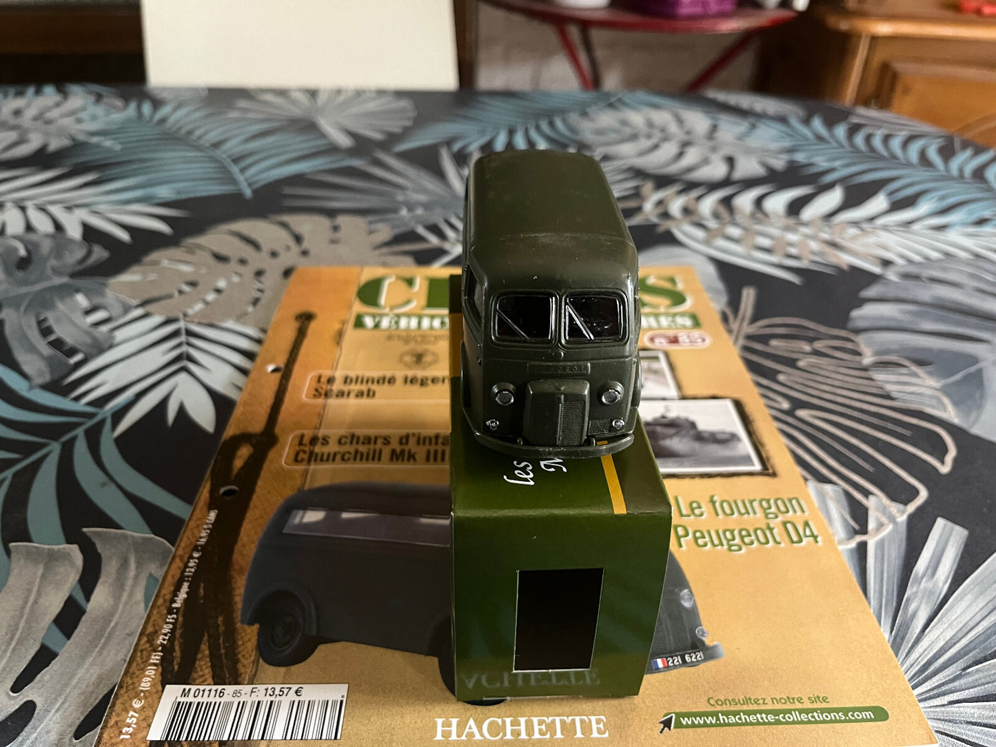 Chars et véhicules Militaires Solido Hachette Camion Fourgon Peugeot D4
