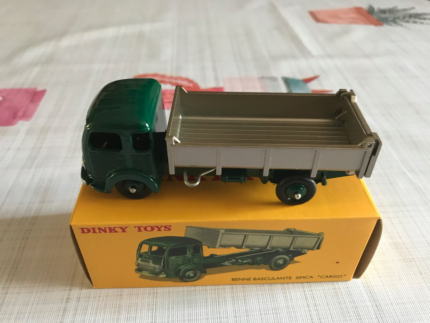 Voiture miniature Camion Benne Basculante Simca Cargo Dinky Toys Atlas