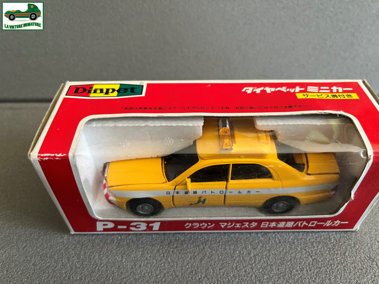 Ancienne Voiture Miniature Toyota Crown Majesta Diapet P-31 Japan au 1/40