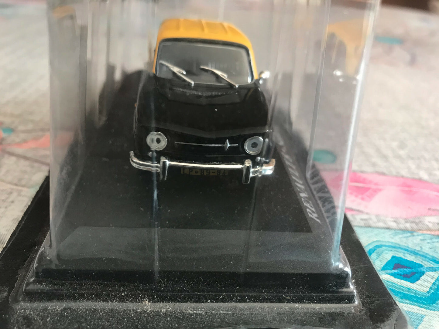 Voiture Miniature Renault 8 Santiago de Chile 1965 Taxi Du Monde au 1/43 Altaya