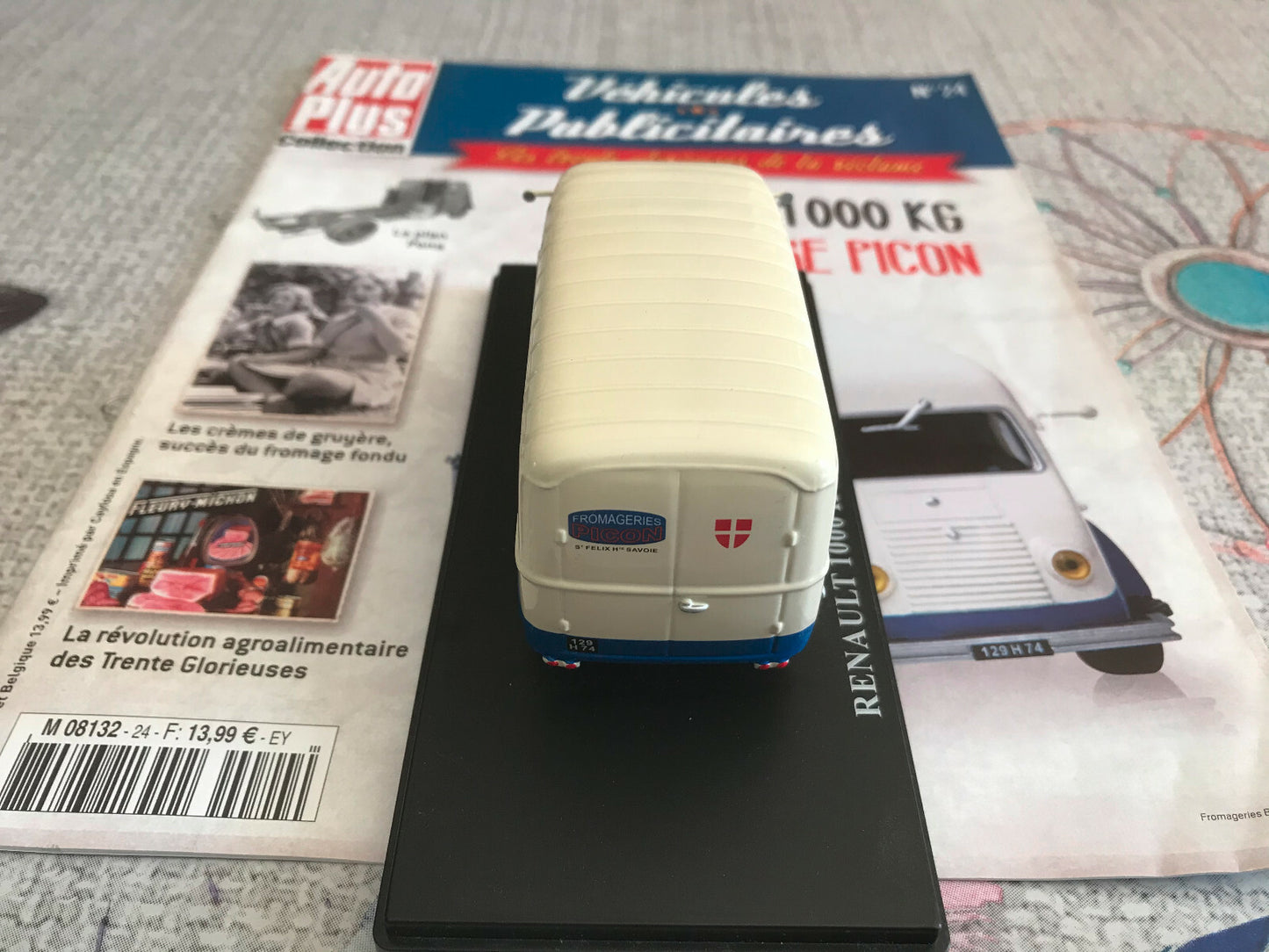 Voiture miniature Renault 1000 kg Mère Picon Auto Plus Hachette 1/43