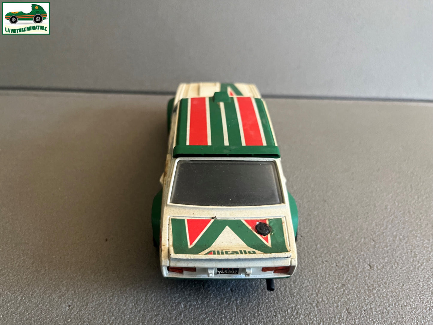 Ancienne Voiture Miniature Fiat 131 Abarth Rally au 1/24 Epave