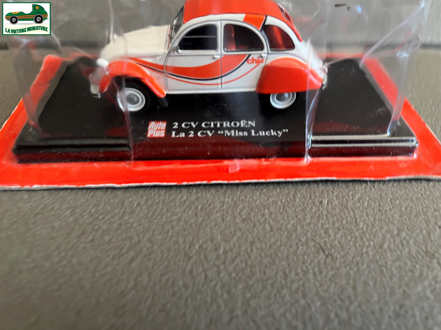 Voiture miniature Citroen 2cv 2 cv Miss Lucky Auto Plus Hachette 1/43