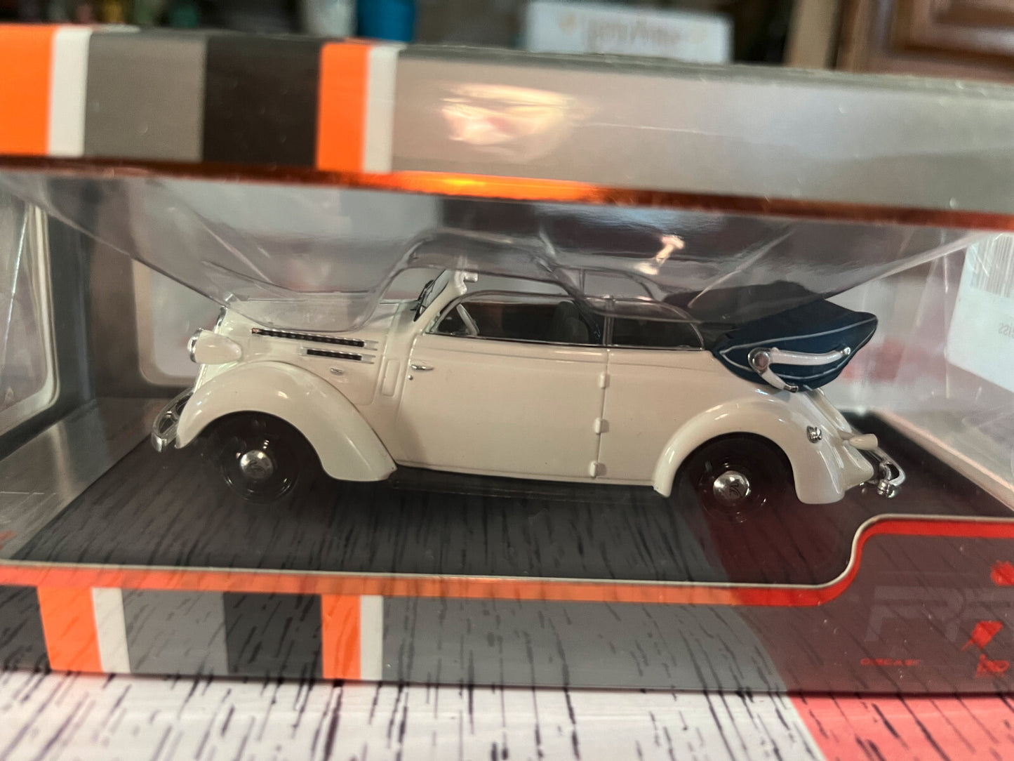 Voiture Miniature Volvo PV51 Cabriolet 1937 Off White Premium X au 1/43