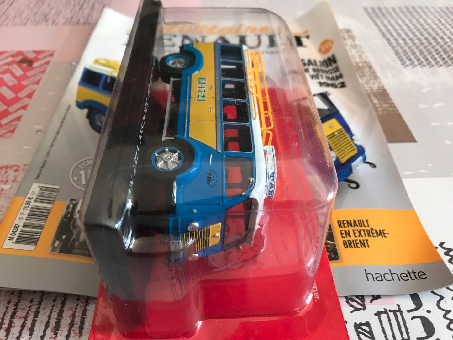 Voiture miniature Renault Galion Car de Brousse Viet Nam Hachette au 1/43