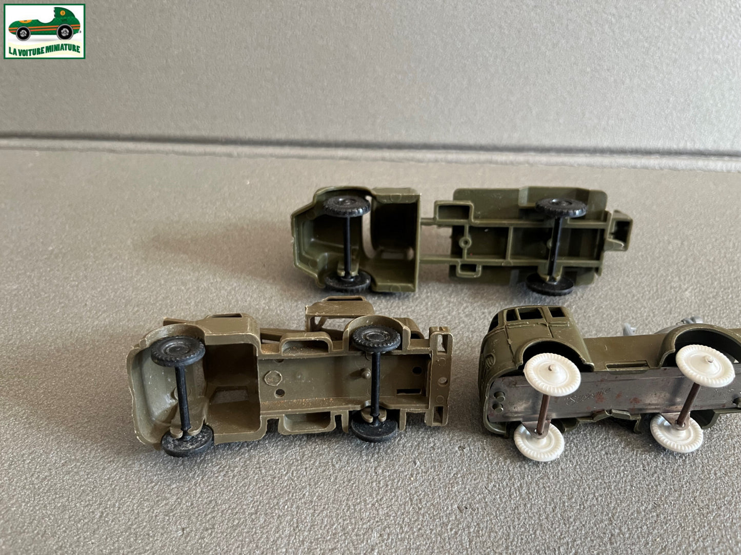Ancienne Miniature Voiture Plastique Militaire Camion Blindé dont 1 Sésame