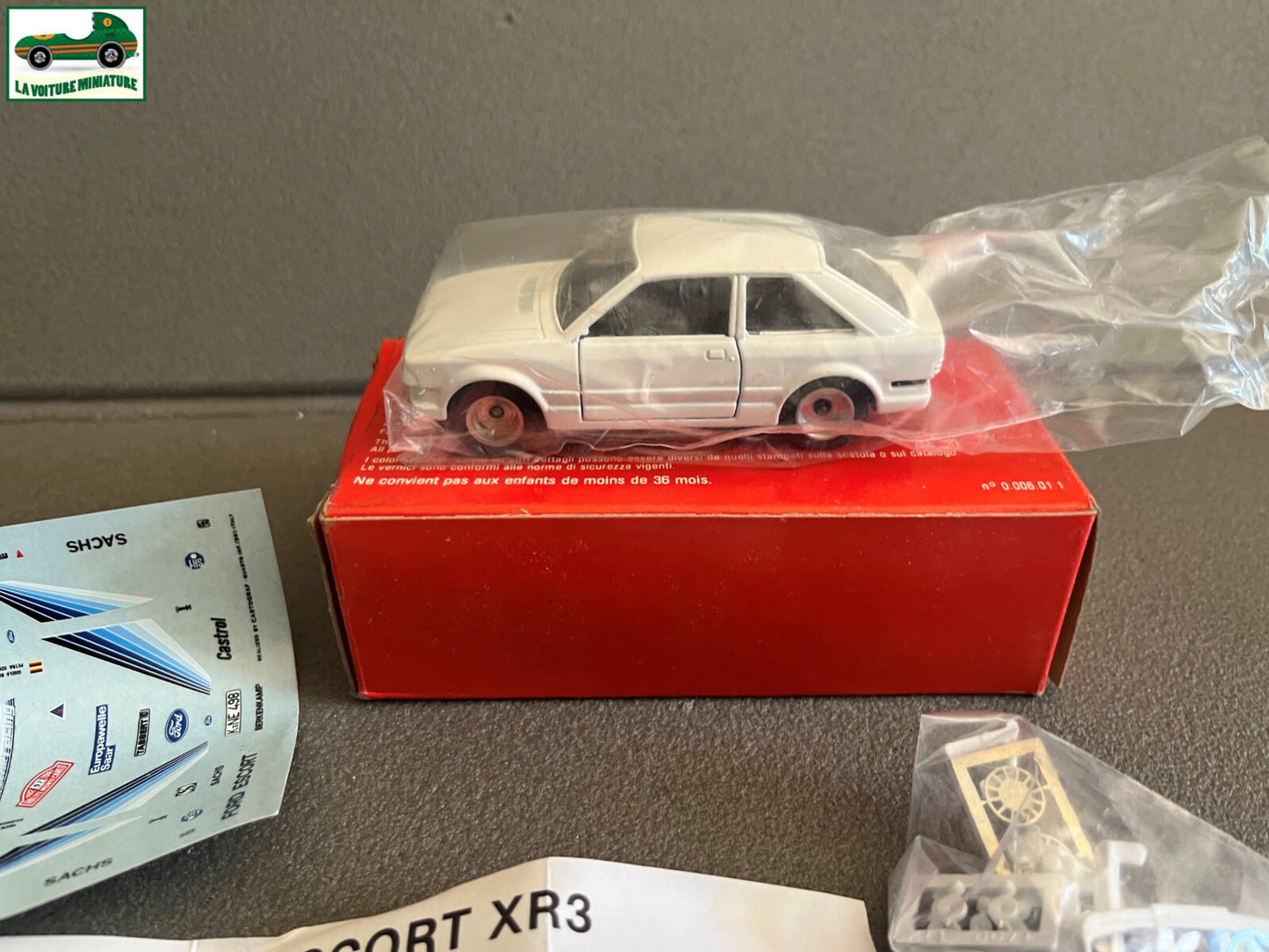 Voiture Miniature Kit non monté Ford Escort XR3 Monte Carlo Top 43 au 1/43