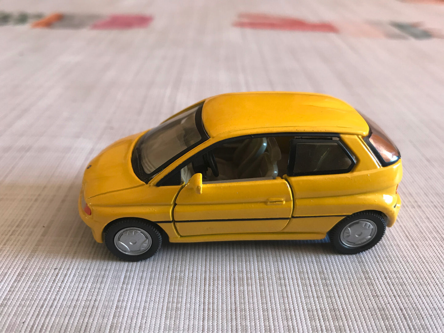 Voiture Miniature BMW E1 Jaune Hongwell au 1/43