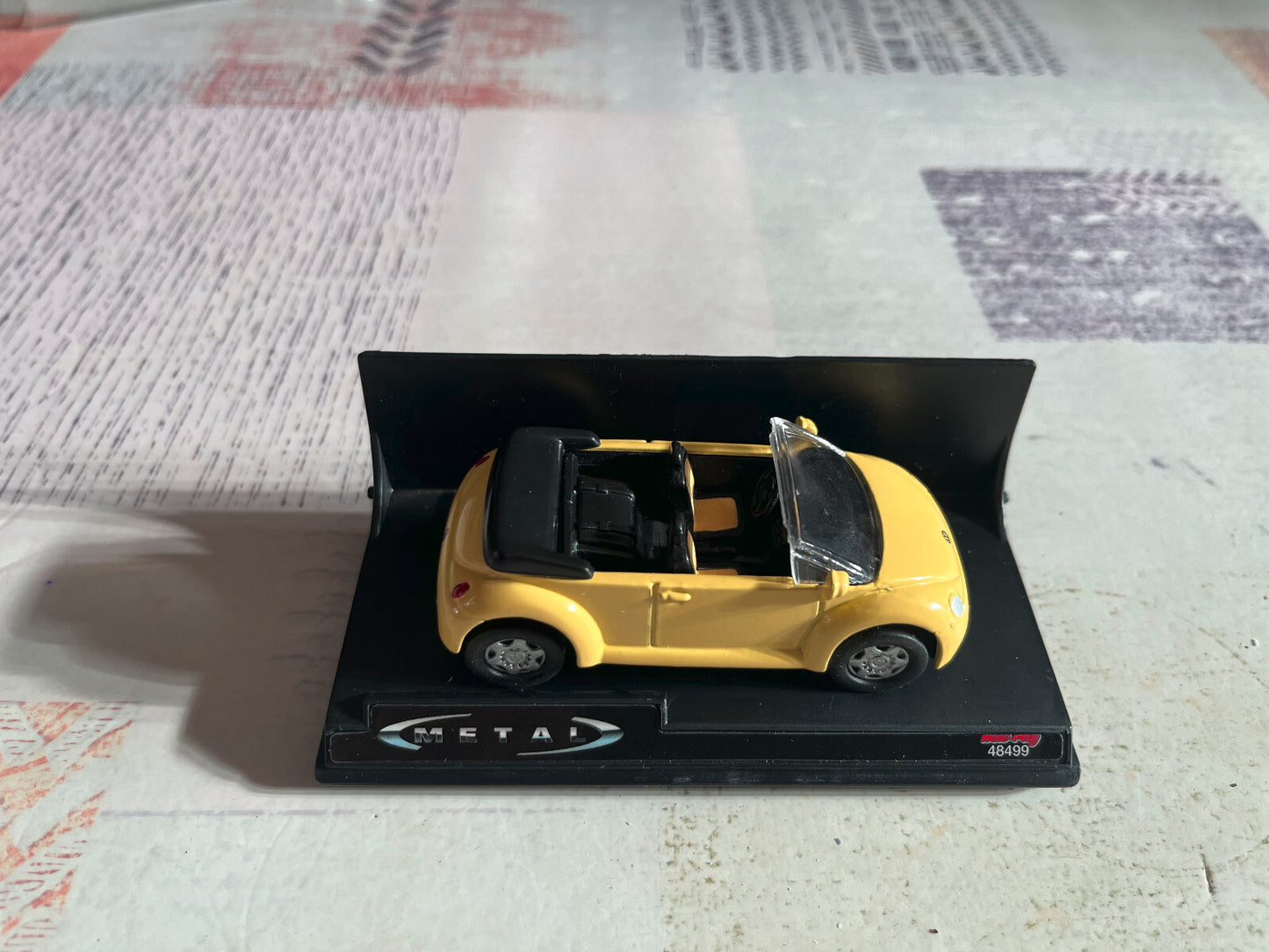 Voiture miniature Volkswagen New Beetle NewRay au 1/43