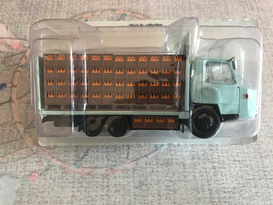 Voiture miniature Camion Berliet Tekel Transport de boissons Hachette 1/43