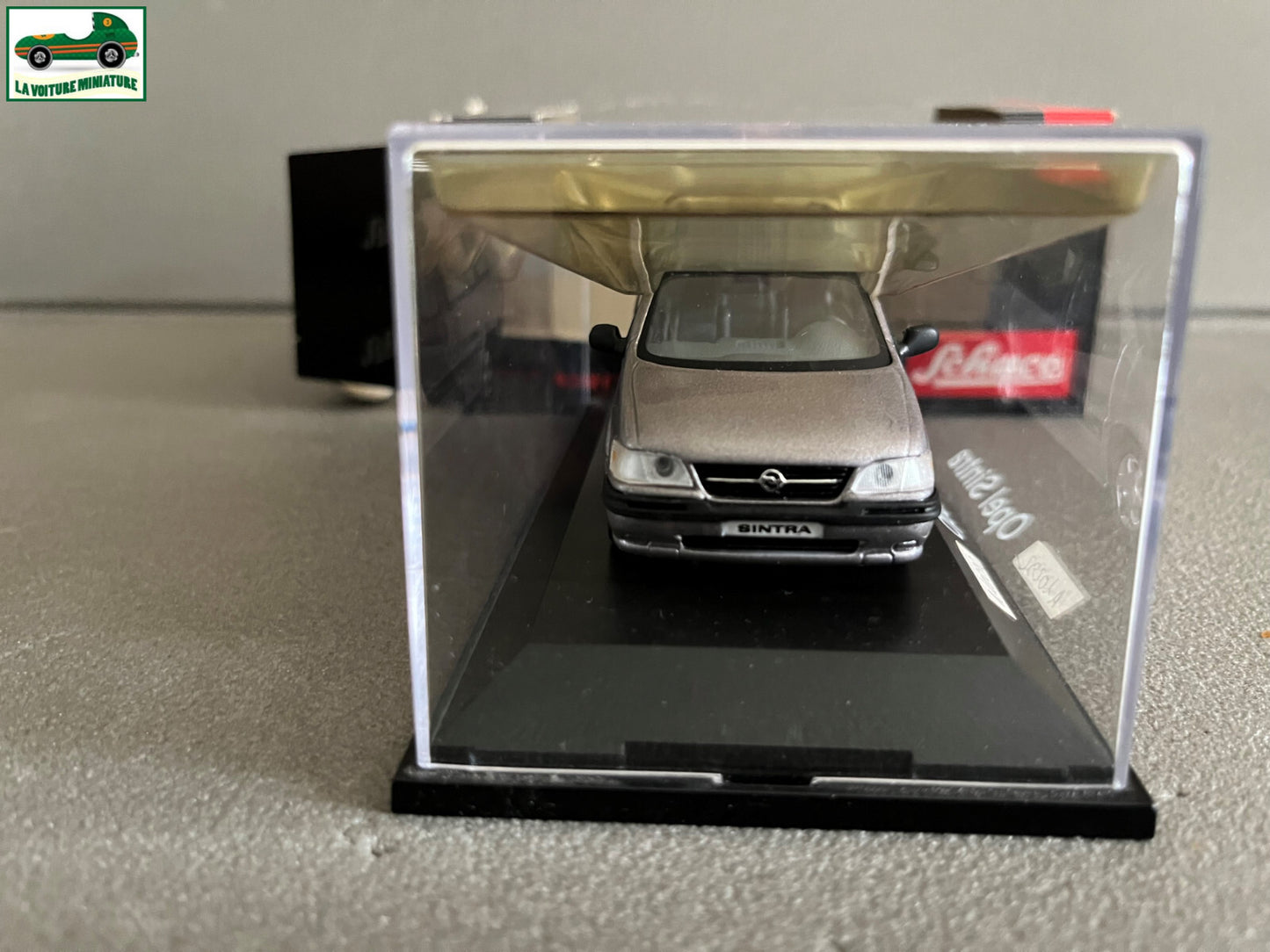 Voiture Miniature Opel Sintra Schuco au 1/43