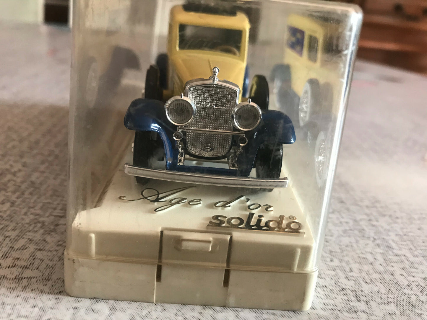 Voiture Miniature Cadillac Commerciale 4060 Cadbury'S Solido 1/43