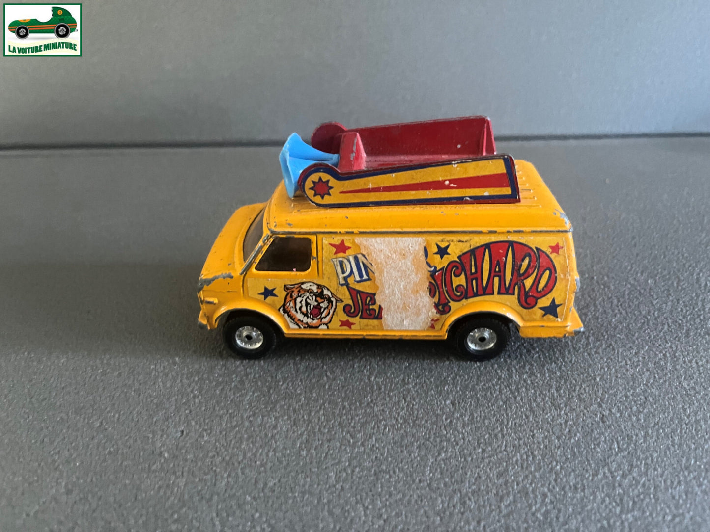 Ancienne Miniature Voiture Chevrolet Van Corgi Pinder Epave
