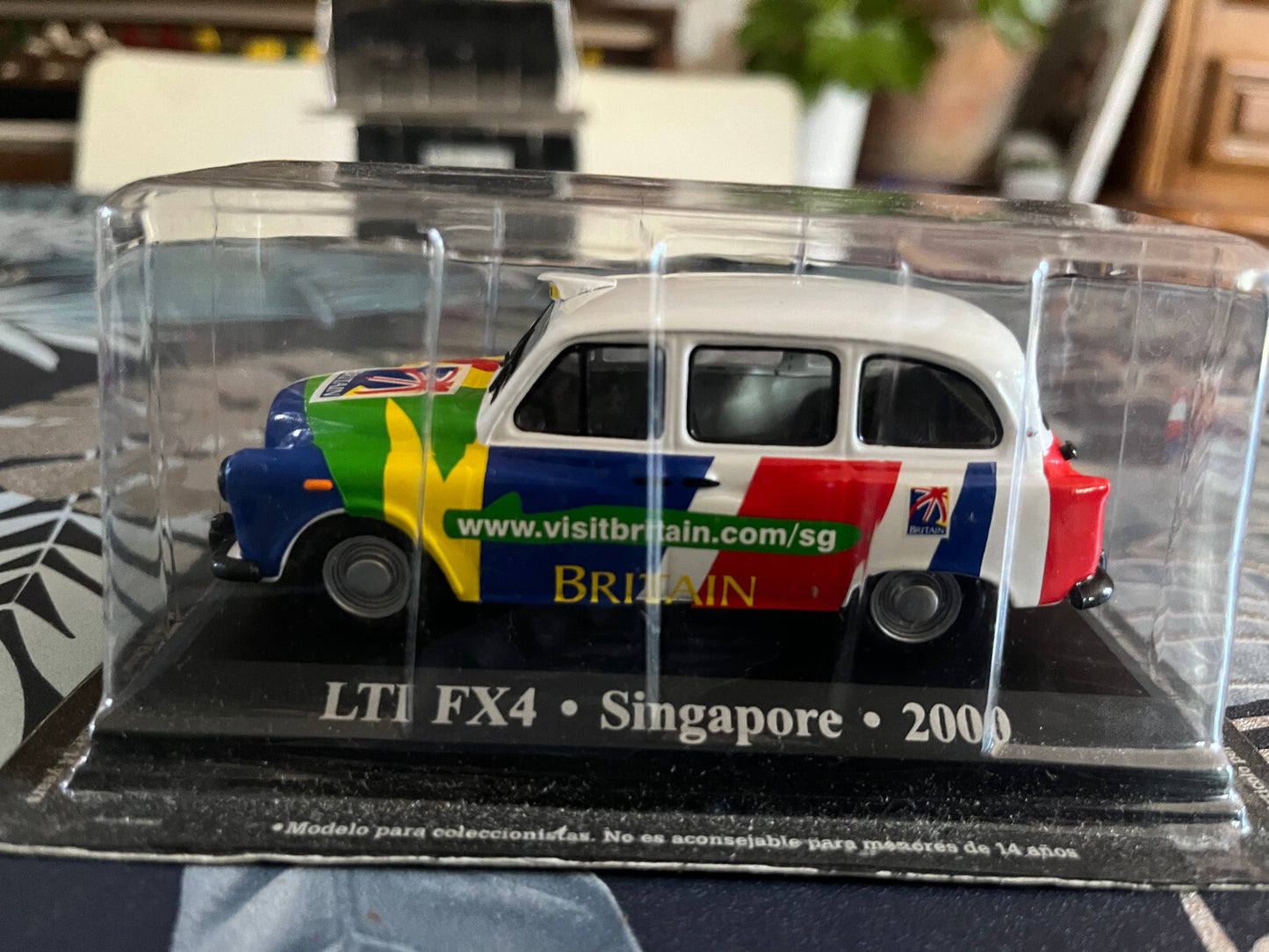 Voiture Miniature Austin LTI FX4 Singapore 2000 Taxi Du Monde au 1/43 Altaya