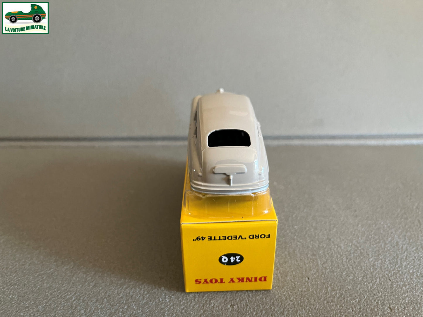 Voiture miniature Ford Vedette 49 24Q Edition Noel Dinky Toys Atlas
