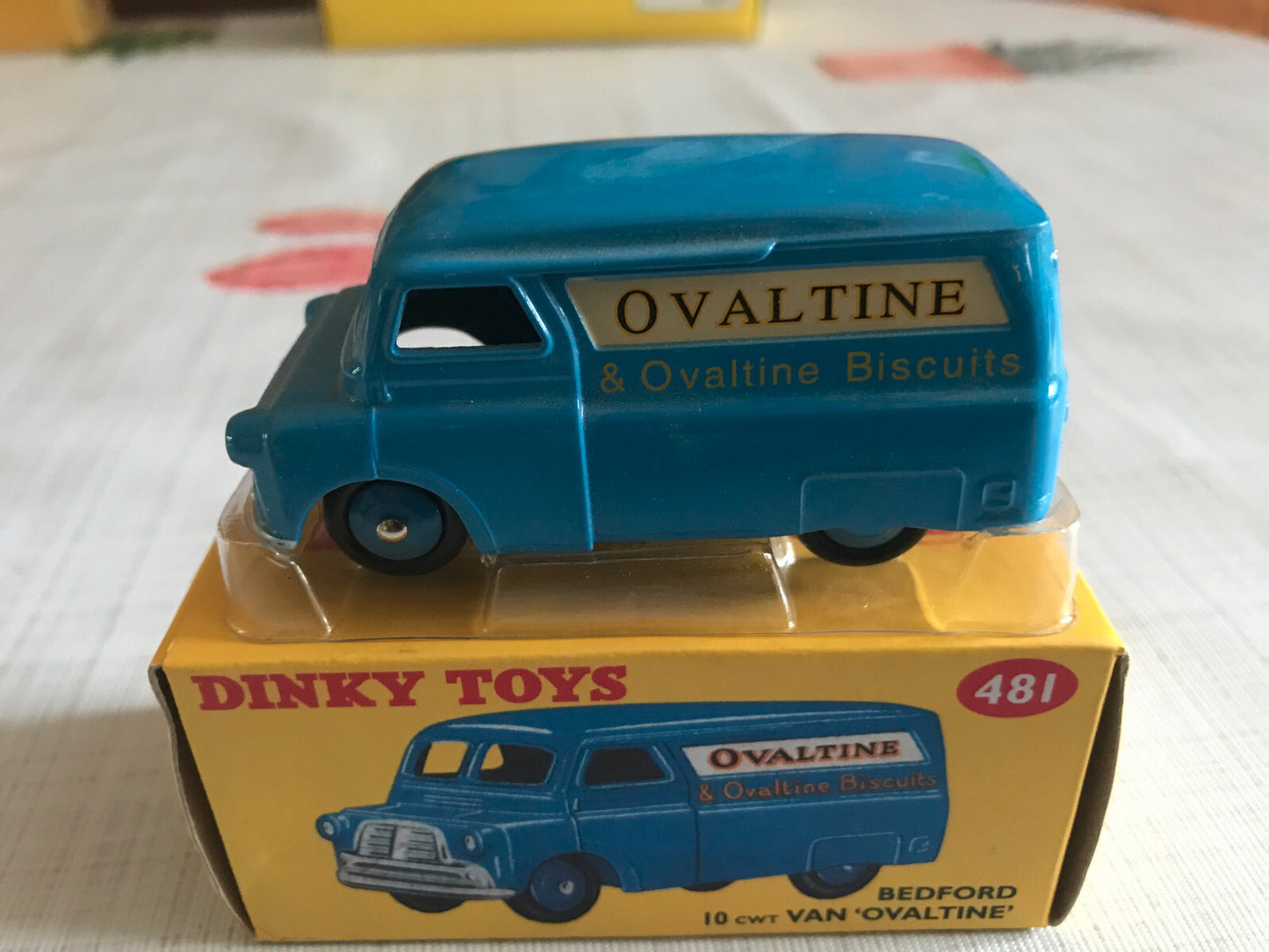 Voiture miniature Camion Bedford 10 CWT Van Ovaltine 481 Dinky Toys Atlas