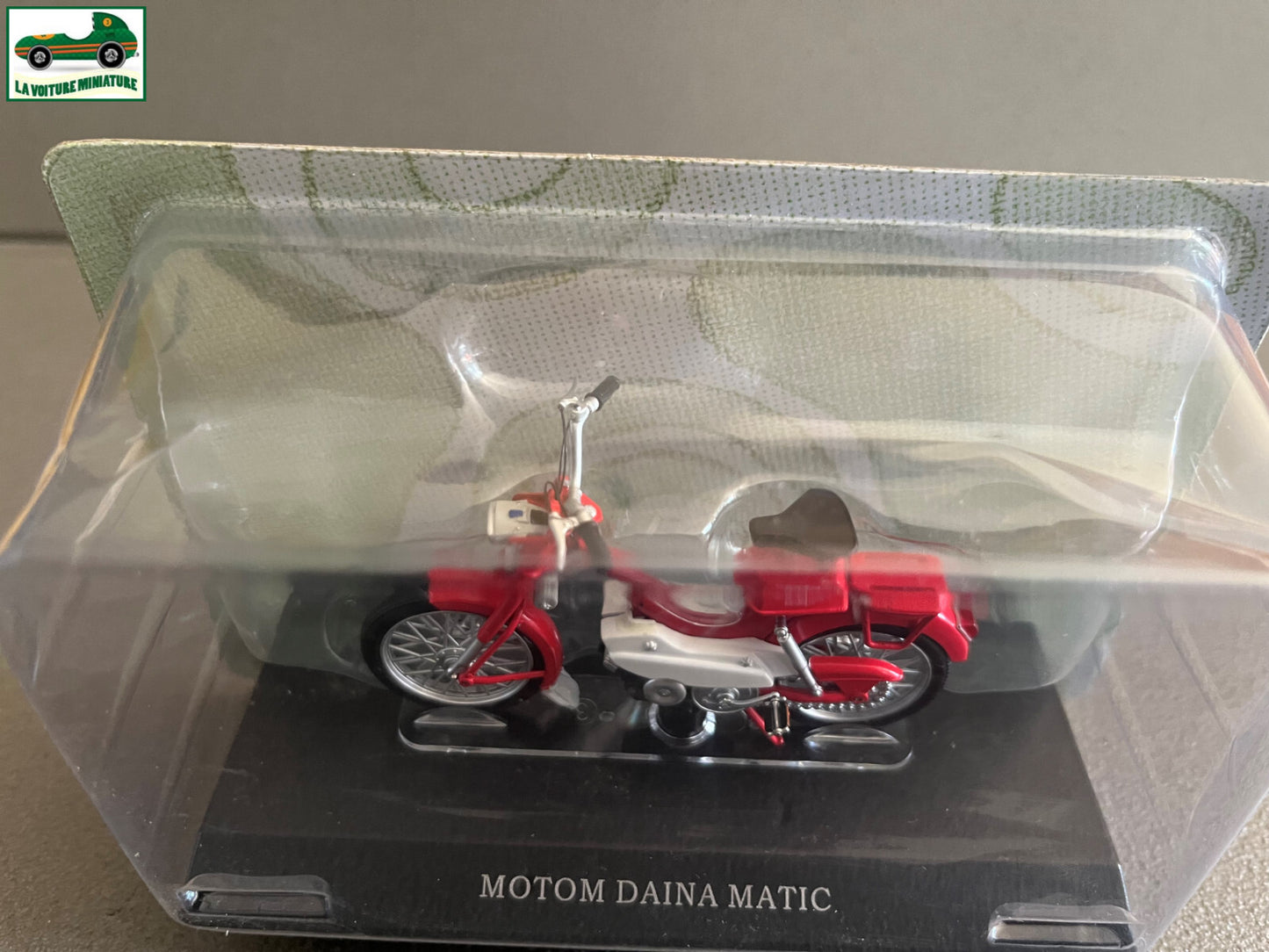 Moto Cyclomoteur miniature Motom Daina Matic Leo Models 1/18