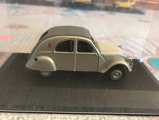 Voiture miniature Citroen 2cv 2 cv Berline La Poste PTT au 1/43