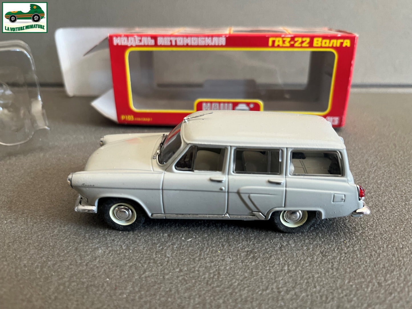 Voiture miniature GAZ M22 Volga grise Nash Avtoprom Russe EST au 1/43 Défauts