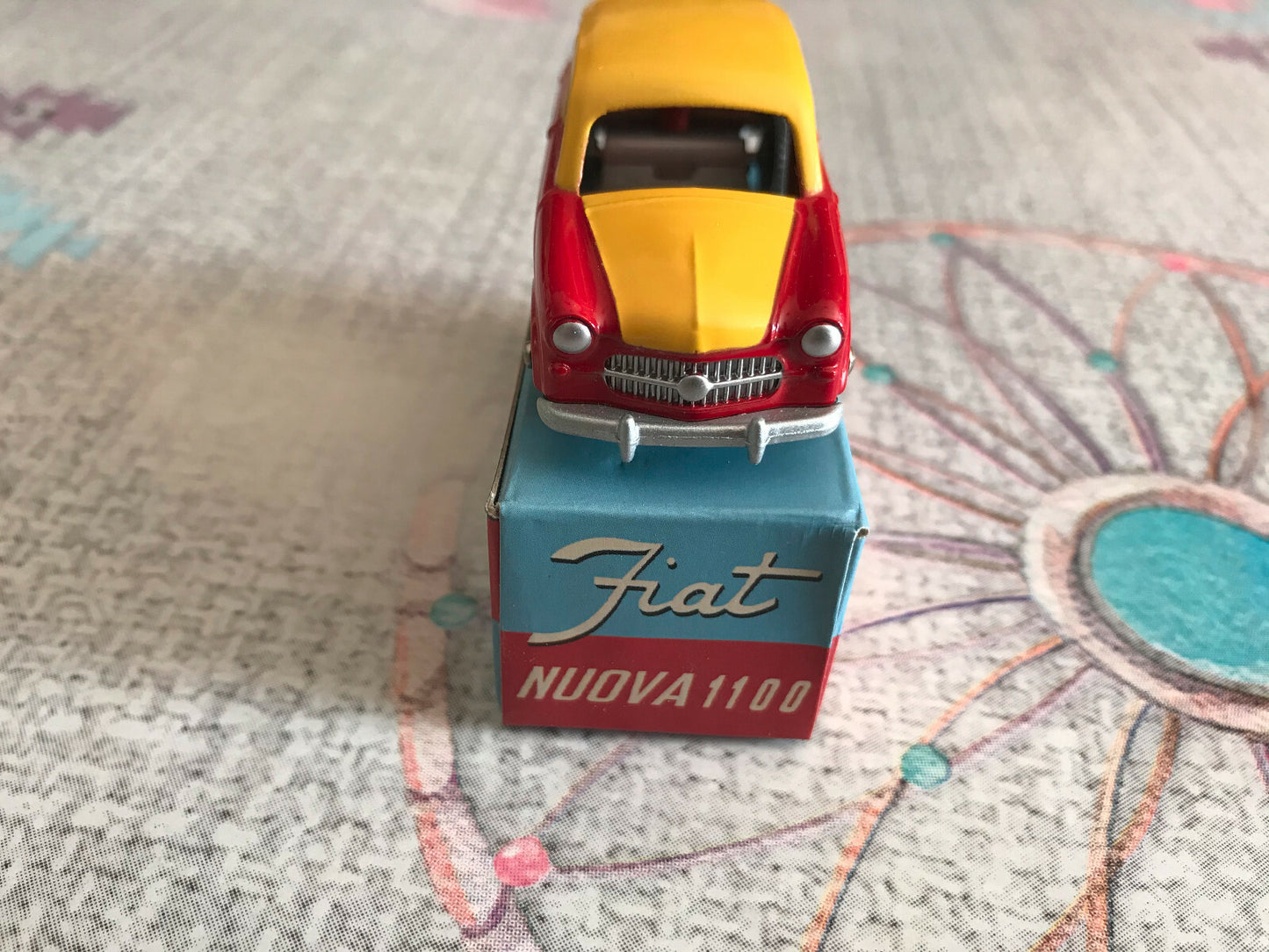 Voiture miniature Taxi Fiat 1100 Nuova Mercury Hachette 1/48 1/43 Style Dinky