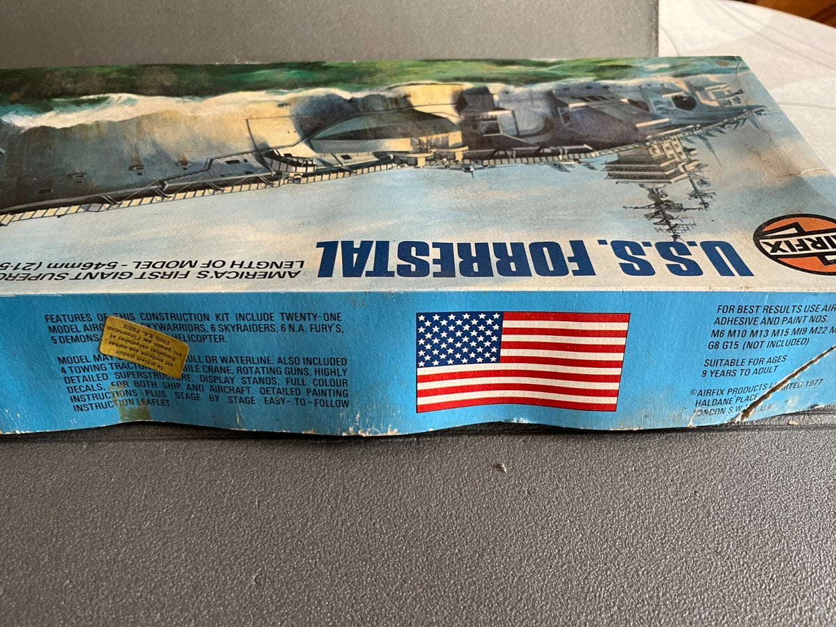 Maquette Kit à monter Bateau Navire Militaire U.S.S. Forrestal AirFix 1/600