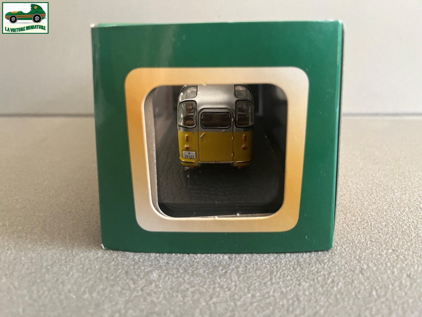 Voiture miniature Saurer L4C 1959 Autobus Bus Collection Atlas 1/72