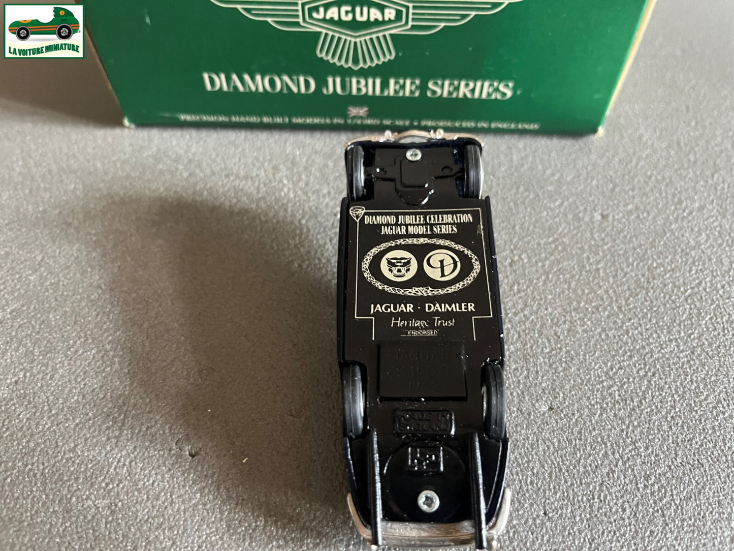 Voiture Miniature Diamond Jubilee Series Jaguar Model XK 150 au 1/43
