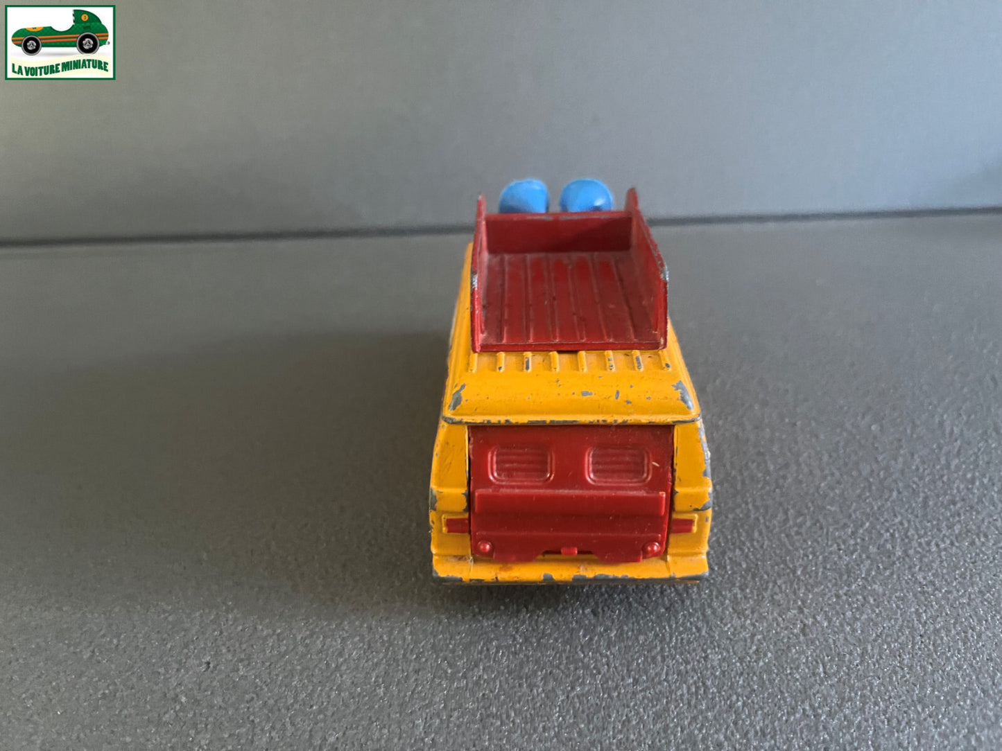Ancienne Miniature Voiture Chevrolet Van Corgi Pinder Epave
