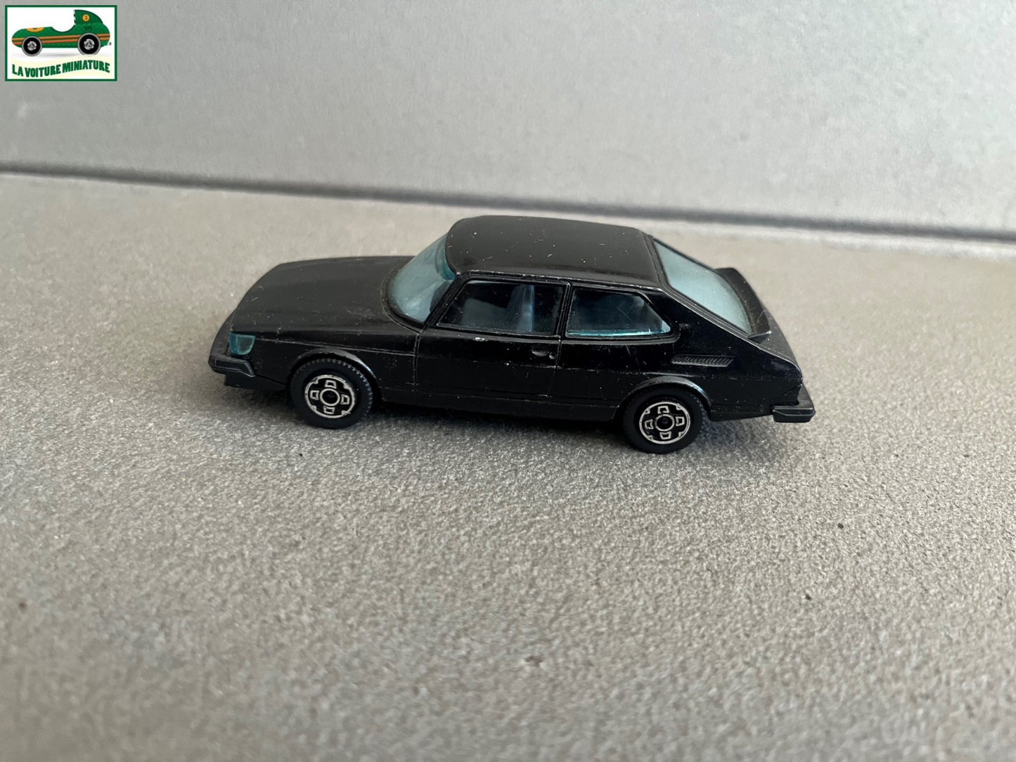 Ancienne Voiture Miniature Saab 900 Turbo Burago Italy 1/43