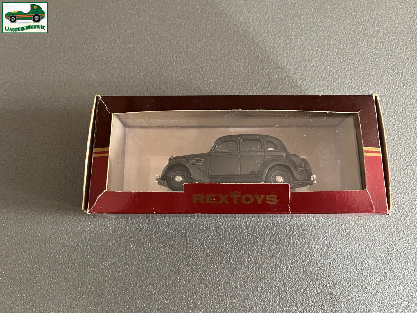 Voiture Miniature Ford Fordor 42 Conduite intérieure Rextoys 1/43
