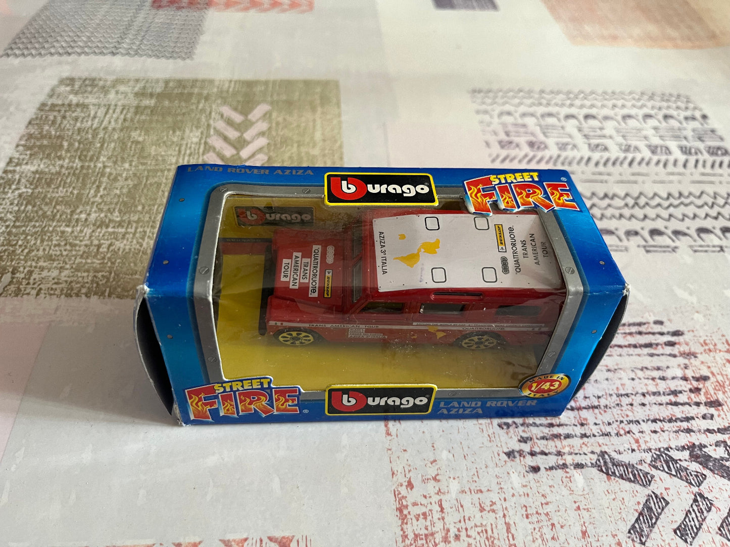Voiture miniature Land Rover Aziza Burago Street Fire 1/43