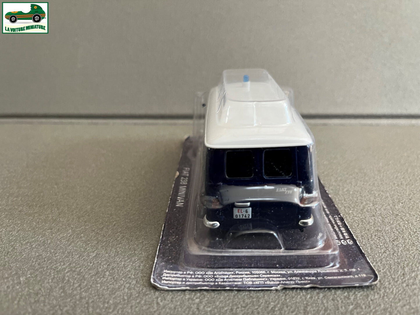 Voiture miniature Fiat 238 Minivan Carabinieri Police du Monde DeAgostini 1/43