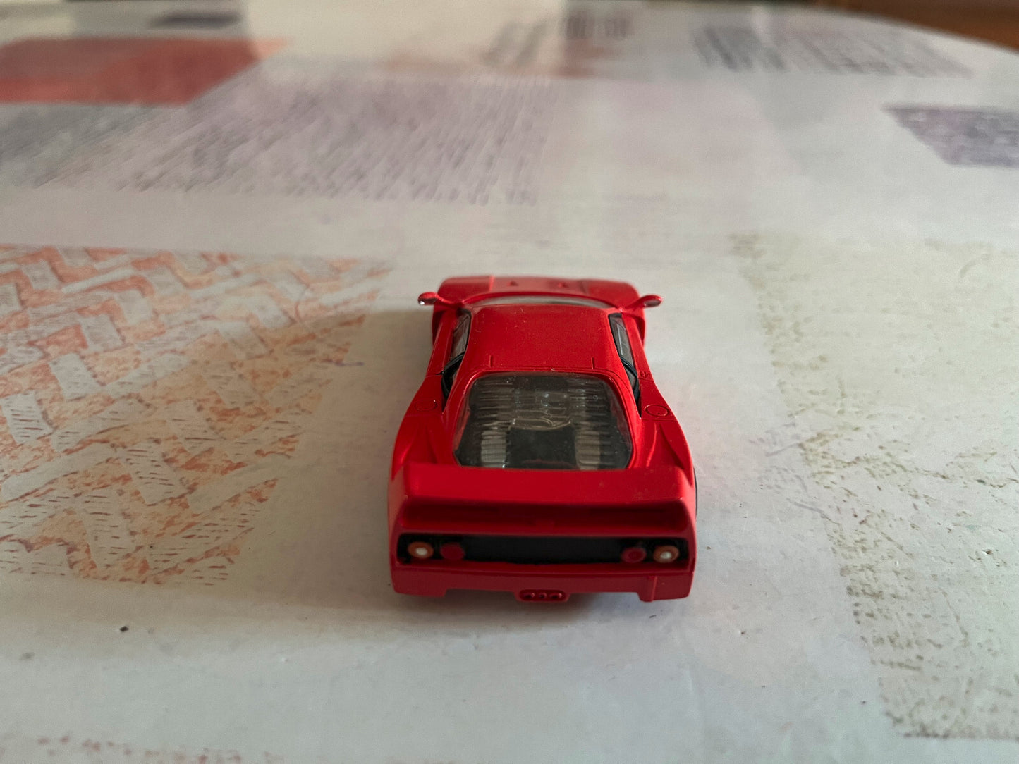 Voiture Miniature Kit monté Ferrari F40 Starter au 1/43