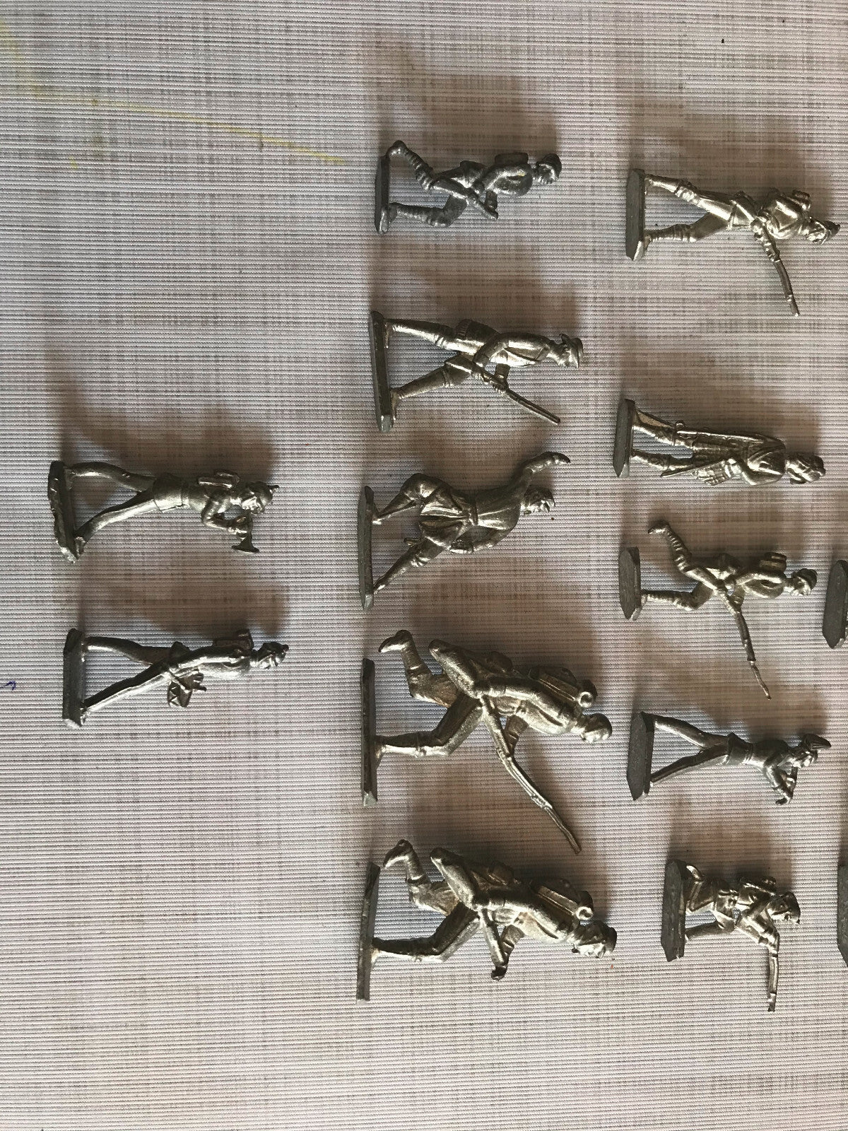 Ancien Soldat Lot de 22 Soldats Armée Militaire Métal Alu ? Zamac ? Plomb ?