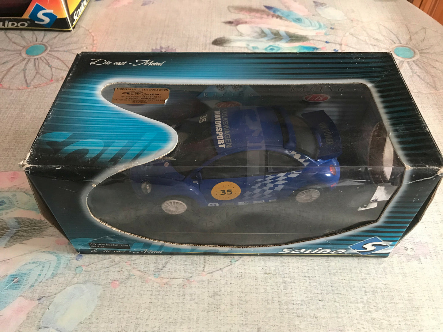 Voiture miniature Volkswagen VW New Beetle 1999 Solido 9033 au 1/18
