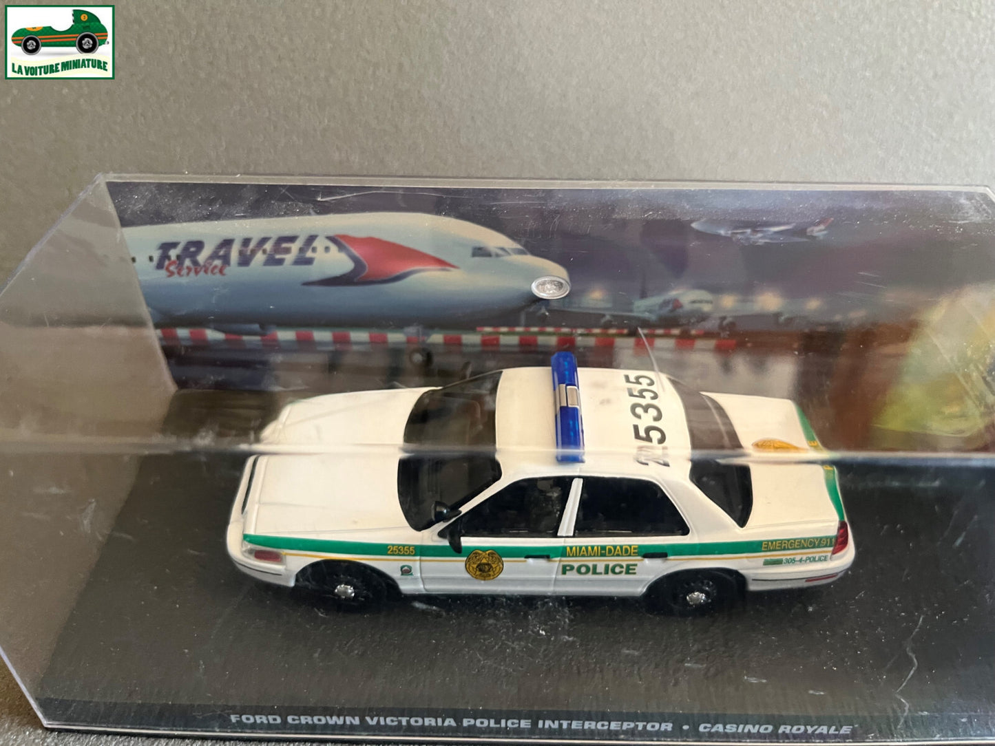 Voiture Miniature Ford Crown Victoria Police Interceptor James Bond 007 au 1/43