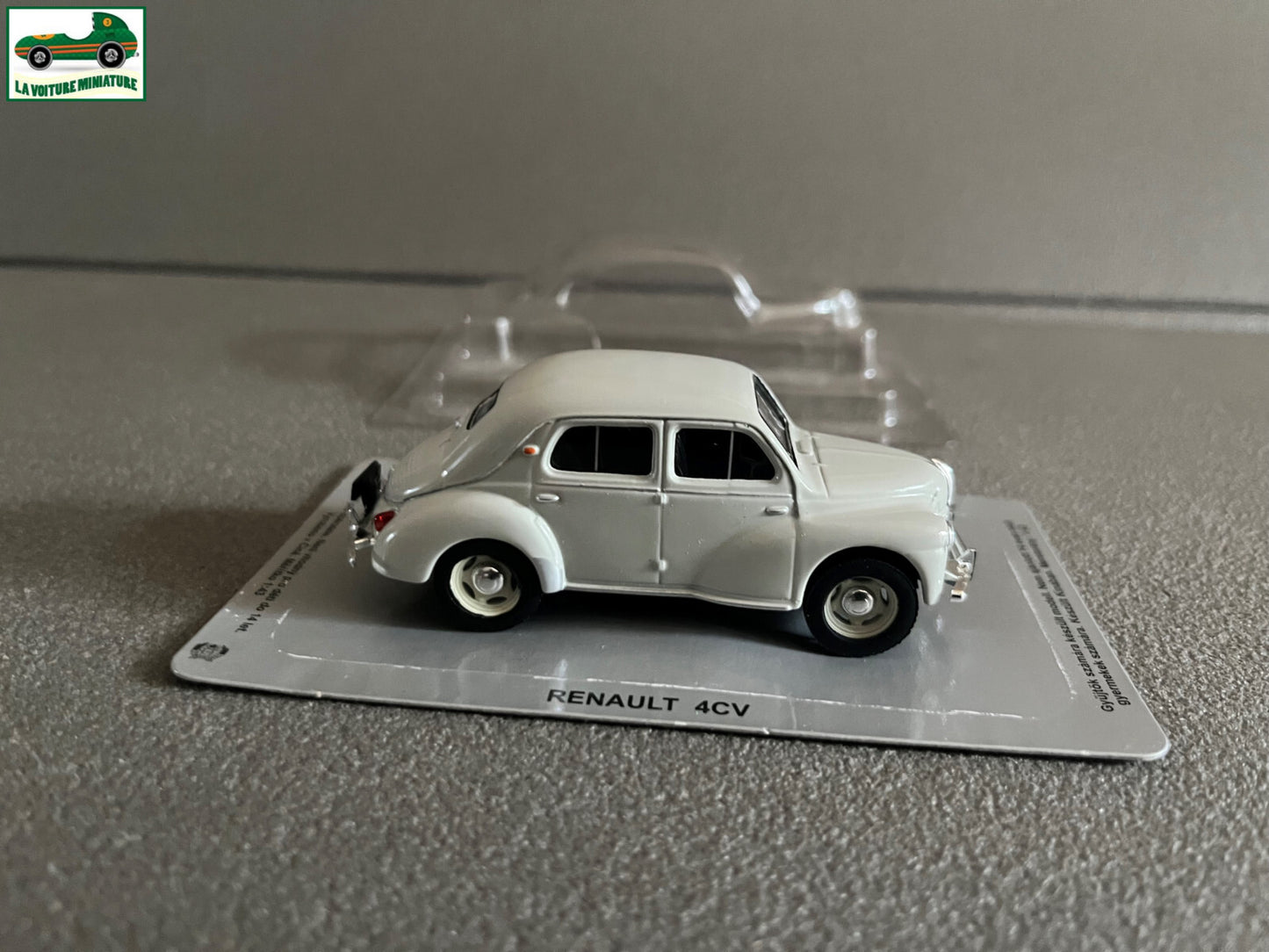 Voiture Miniature Renault 4CV IST DeAgostini Ixo Presse au 1/43