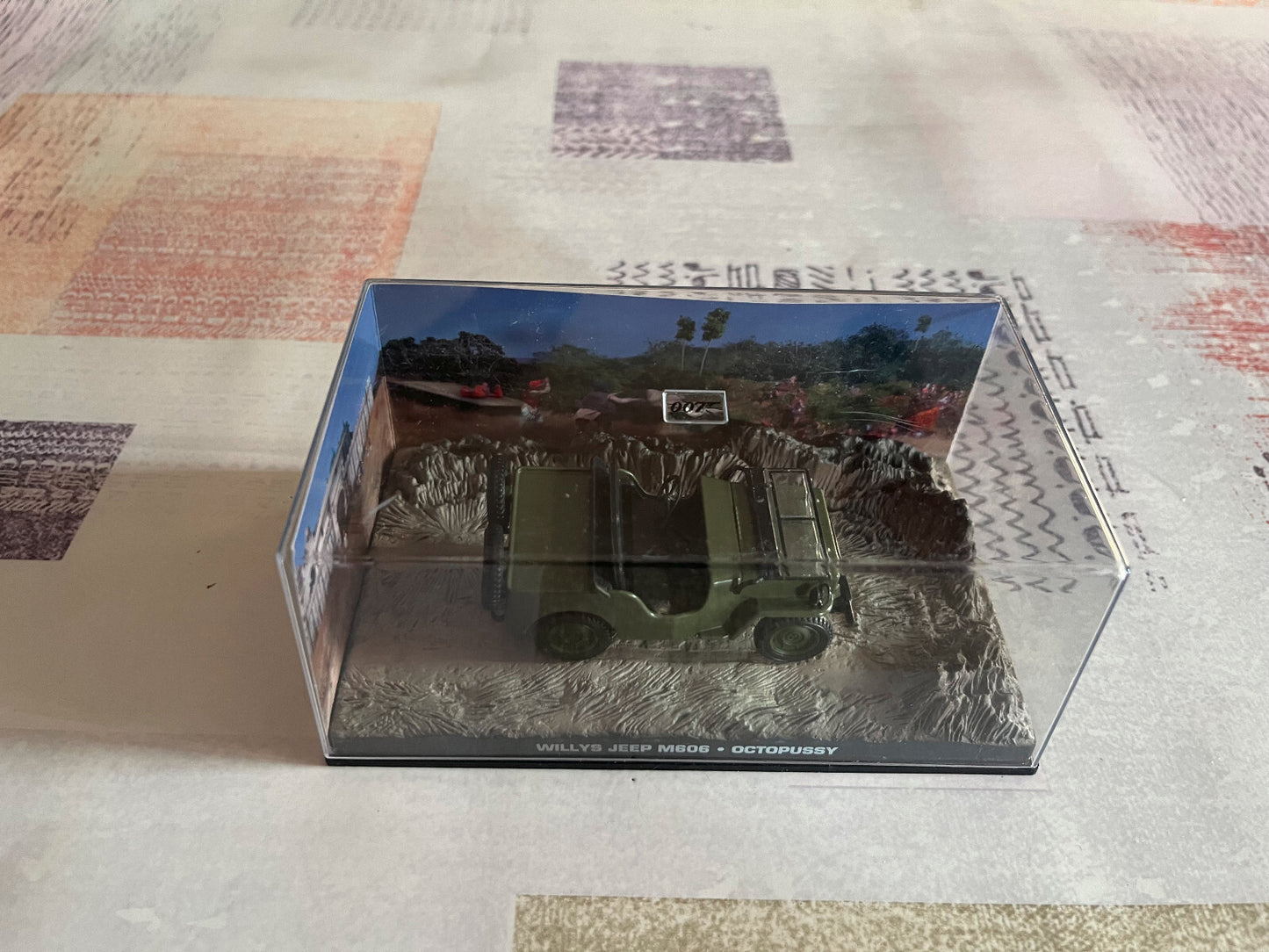 Voiture miniature Willys Jeep M606 Octopussy James Bond 007 1/43