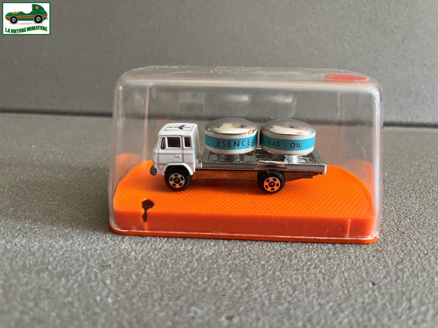 Voiture miniature Camion Mercedes Aeroport Guiloy Spain Echelle 1/124 Majorette