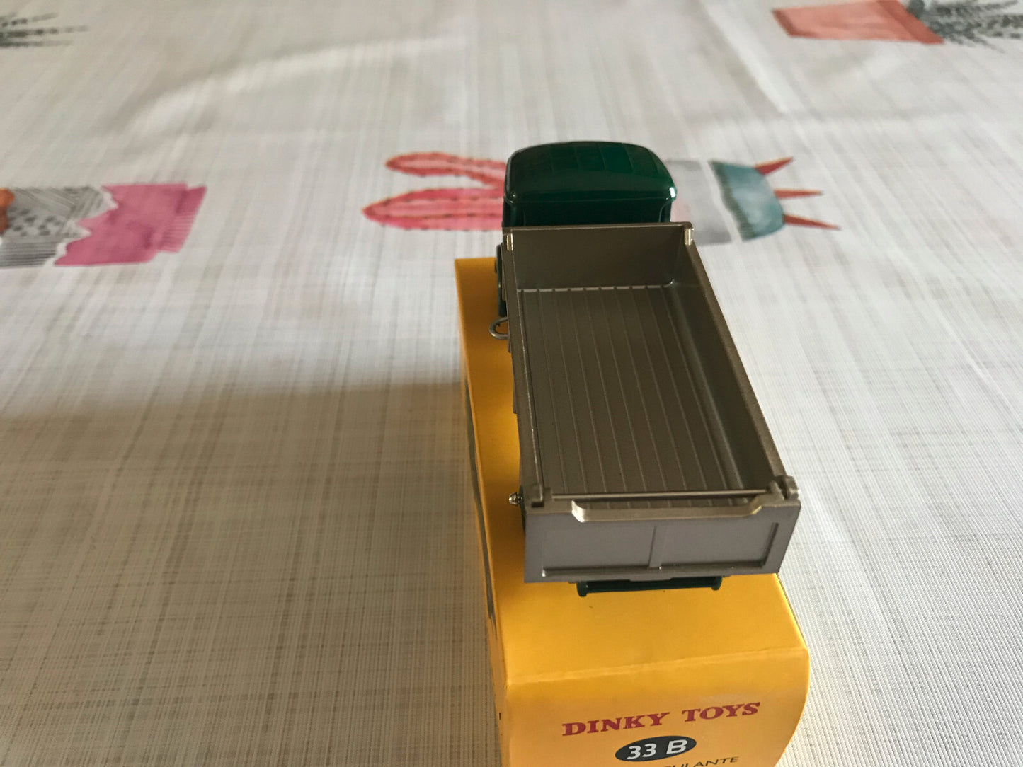 Voiture miniature Camion Benne Basculante Simca Cargo Dinky Toys Atlas