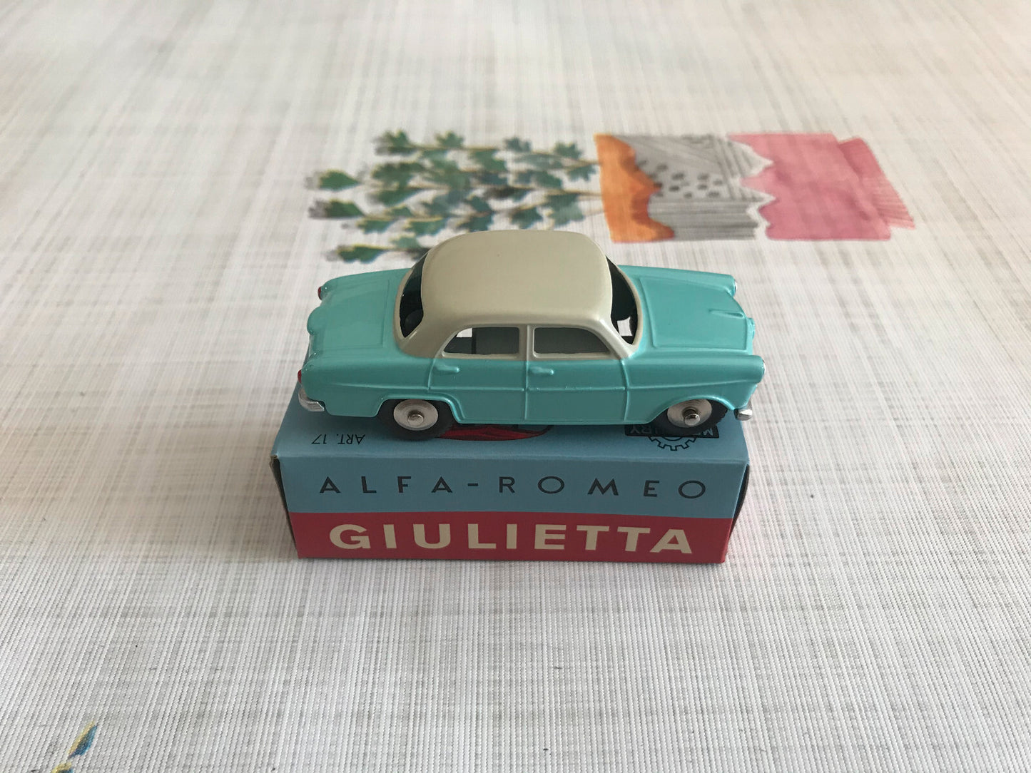 Voiture miniature Alfa Romeo Giulietta Mercury Hachette 1/48 1/43 Dinky