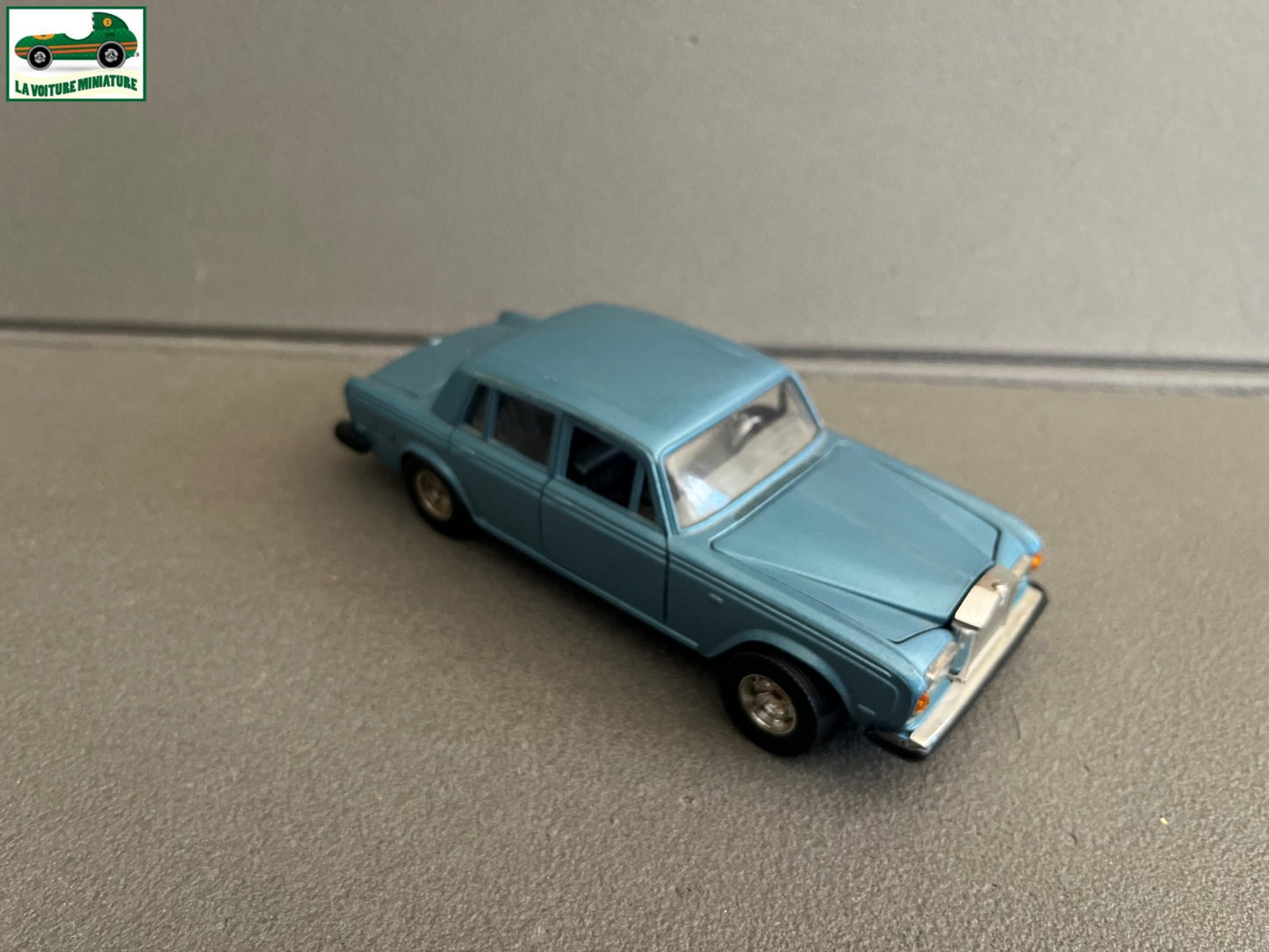Ancienne Miniature Voiture Rolls Royce Silver Shadow Burago 1/24