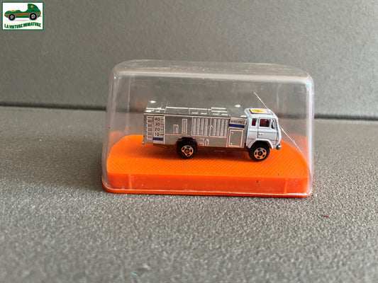 Voiture miniature Camion Mercedes Aeroport Guiloy Spain Echelle 1/124 Majorette